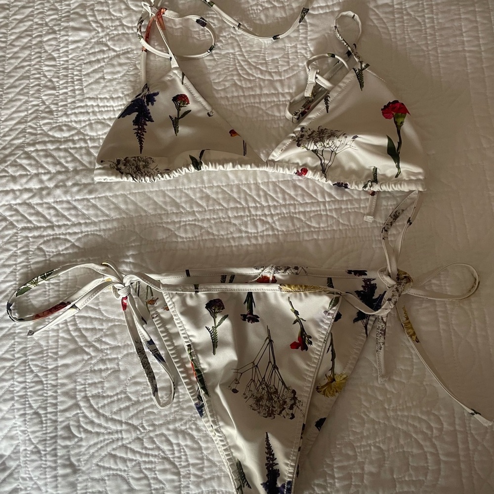 Lisa Says Gah Wildflower Bikini Set